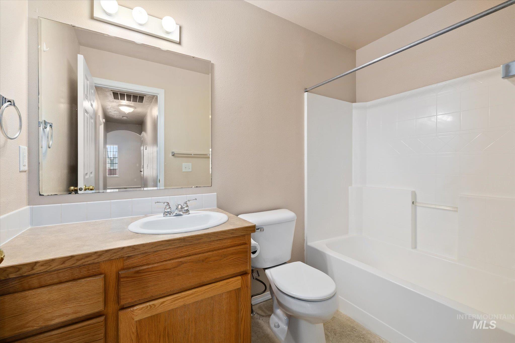 17925 Monarch Way Nampa, ID 83687 - Photo 22 of 29 Full bath with vanity and shower / bath combination
