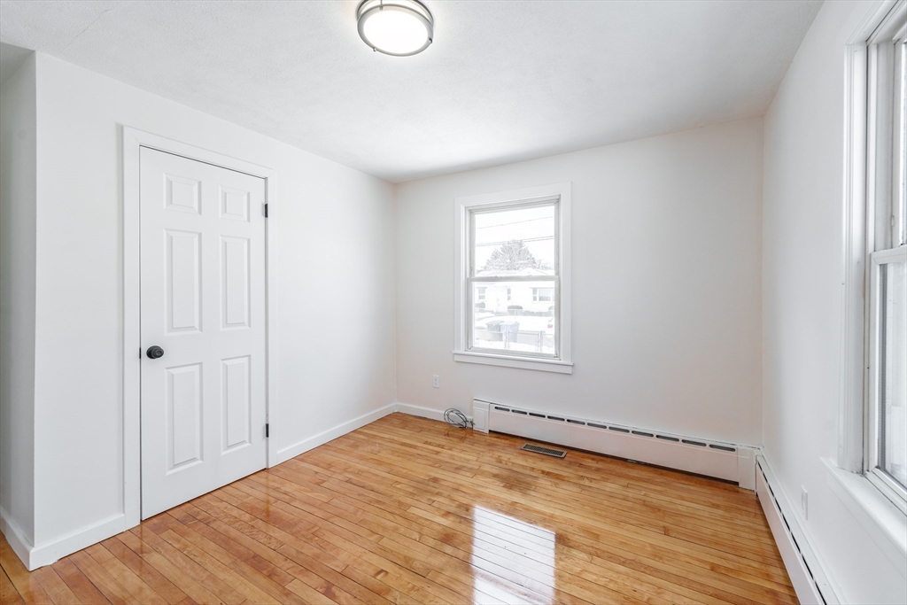 117 Monrovia Street Springfield, MA 01104 - Photo 18 of 37