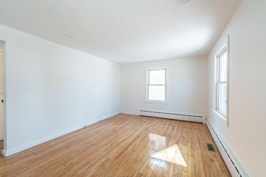 117 Monrovia Street Springfield, MA 01104 - Photo 8 of 37