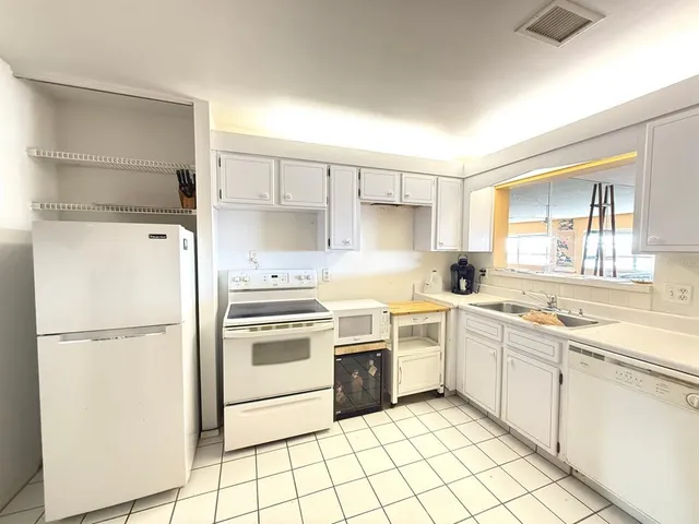 $289,900 | 100 Bluff View Drive, Unit 417A, Belleair Bluffs, FL 33770