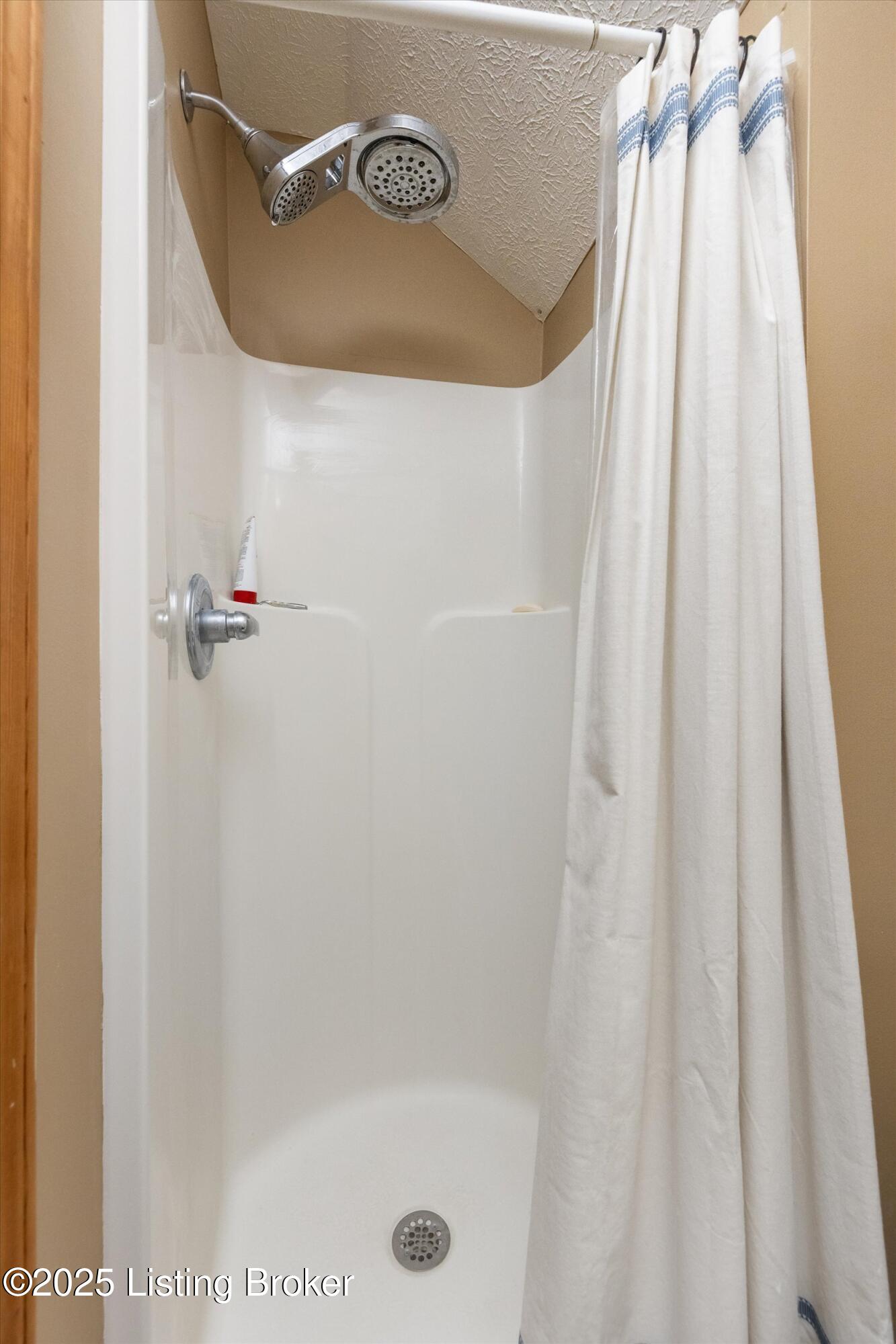 2392 Holt Ridge Road Bloomfield, KY 40008 - Photo 37 of 66 Primary full bath