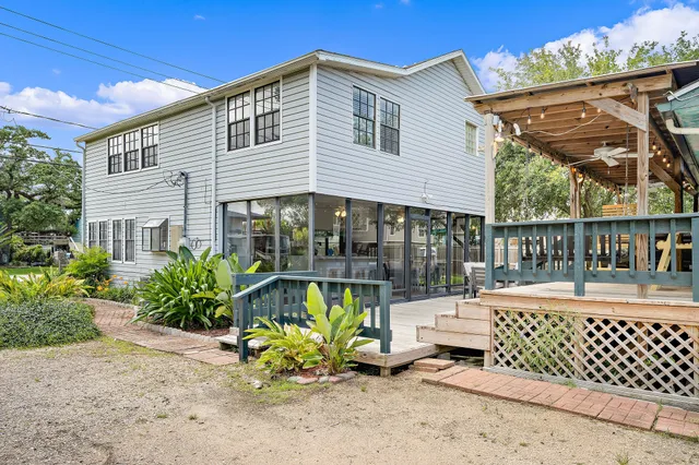 $419,000 | 515 Clear Lake Road, Kemah, TX 77565