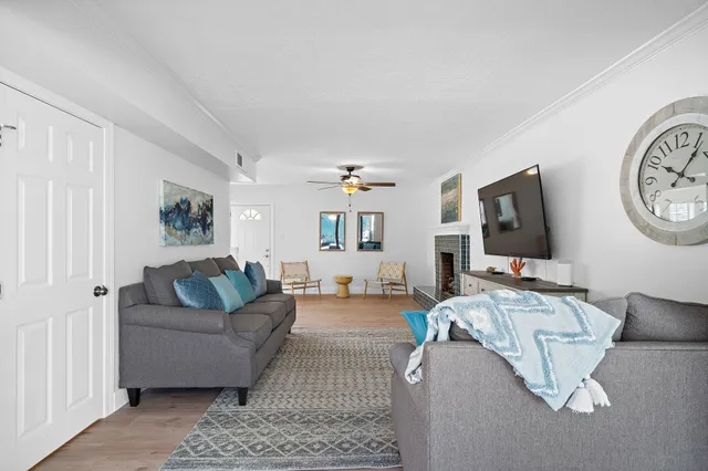 $419,000 | 515 Clear Lake Road, Kemah, TX 77565