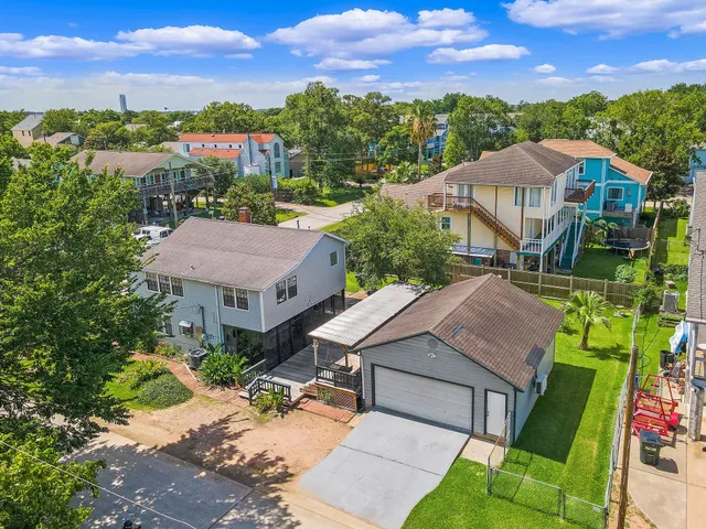 $419,000 | 515 Clear Lake Road, Kemah, TX 77565