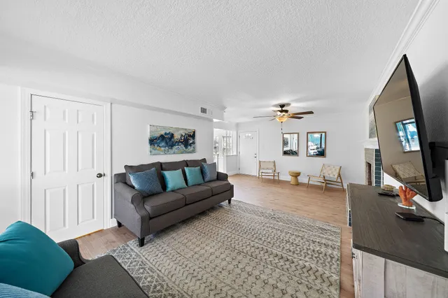 $419,000 | 515 Clear Lake Road, Kemah, TX 77565