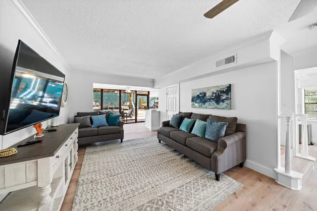 $419,000 | 515 Clear Lake Road, Kemah, TX 77565