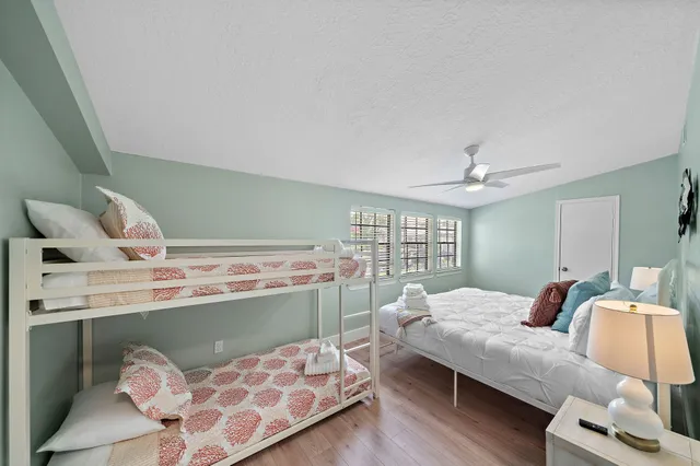 $419,000 | 515 Clear Lake Road, Kemah, TX 77565