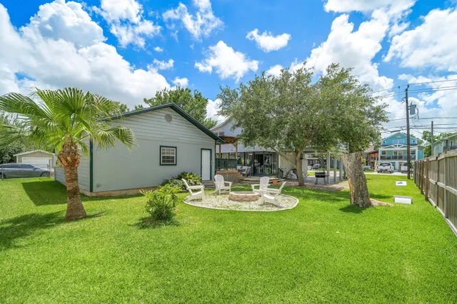$419,000 | 515 Clear Lake Road, Kemah, TX 77565