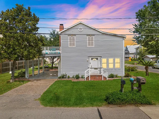 $419,000 | 515 Clear Lake Road, Kemah, TX 77565