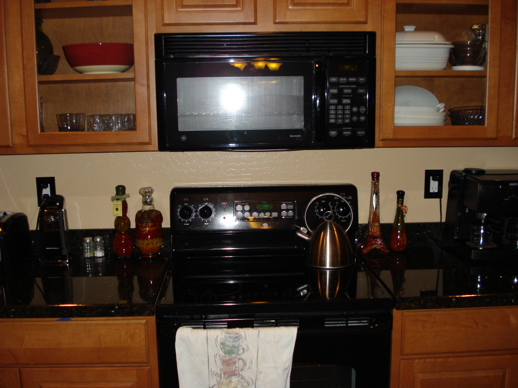 6905 South 9th Avenue Phoenix, AZ 85041 - Photo 12 of 36 Kitchen