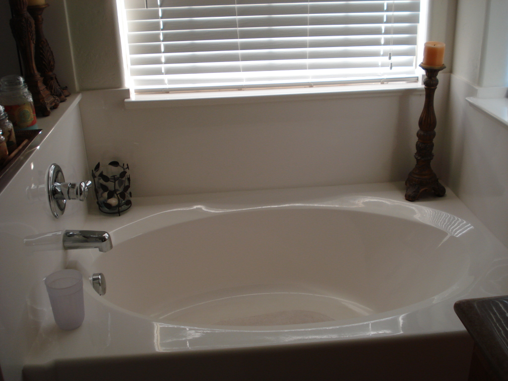 6905 South 9th Avenue Phoenix, AZ 85041 - Photo 20 of 36 Master Bath/Oval Tub