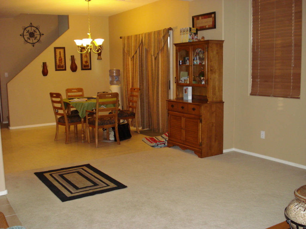 6905 South 9th Avenue Phoenix, AZ 85041 - Photo 4 of 36 DIning Room