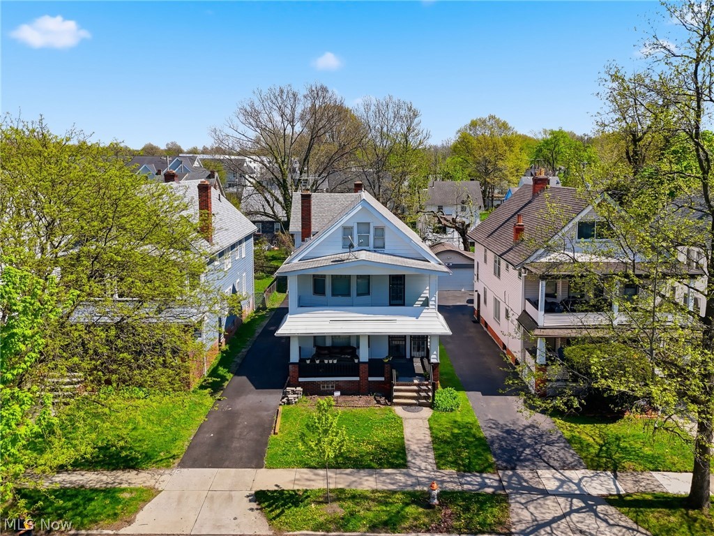 829 Helmsdale Road Cleveland, OH 44112 - Photo 4 of 26