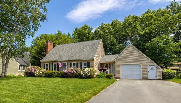 $619,900 | 3 New Castle Street, Concord, NH 03301
