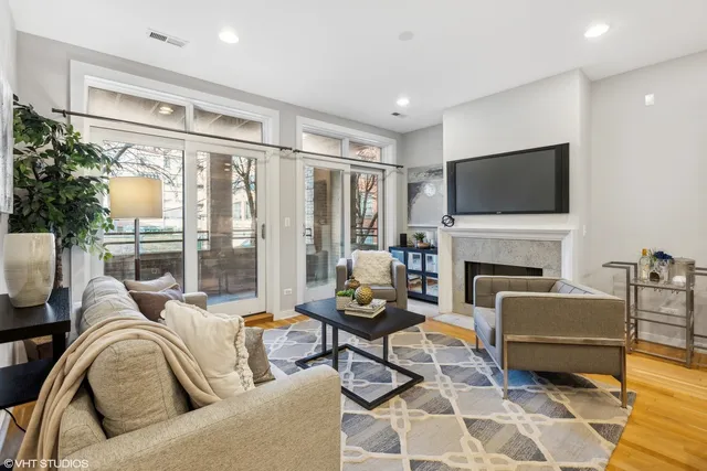 $395,000 | 685 North Peoria Street, Unit 1N, Chicago, IL 60642