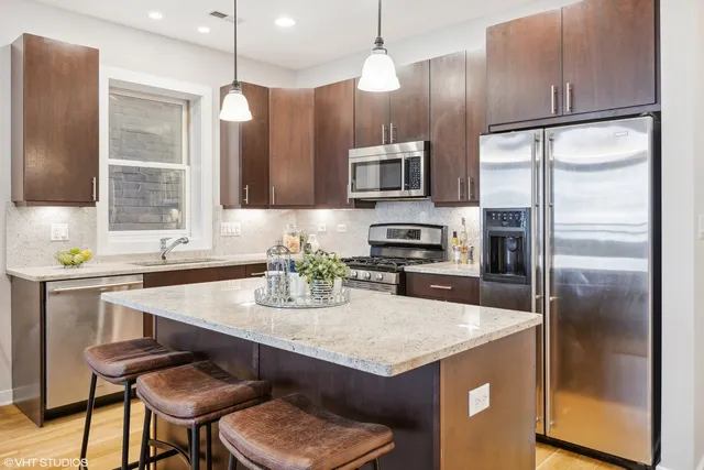 $395,000 | 685 North Peoria Street, Unit 1N, Chicago, IL 60642