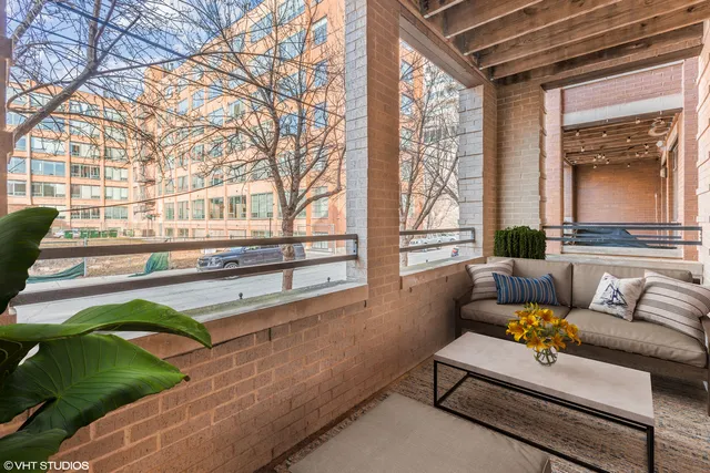 $395,000 | 685 North Peoria Street, Unit 1N, Chicago, IL 60642