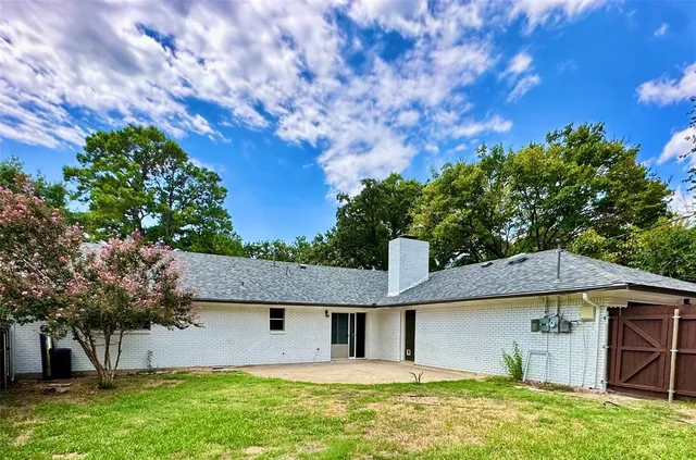 a front view of house with yard