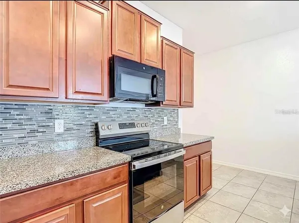 $2,450 | 3160 Kresterbrooke Lane, Zephyrhills, FL 33540