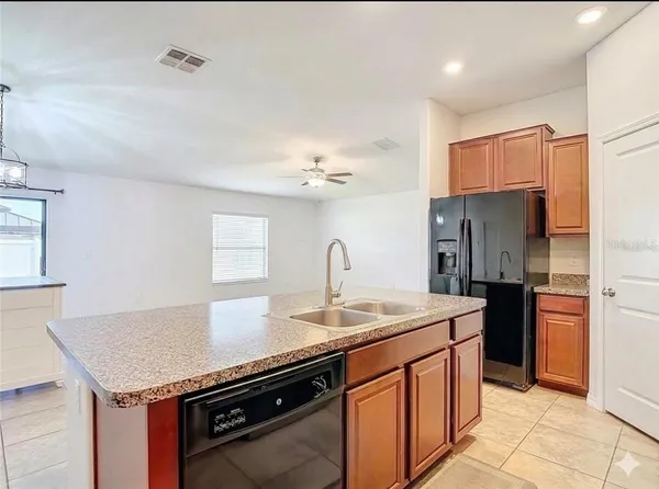 $2,450 | 3160 Kresterbrooke Lane, Zephyrhills, FL 33540