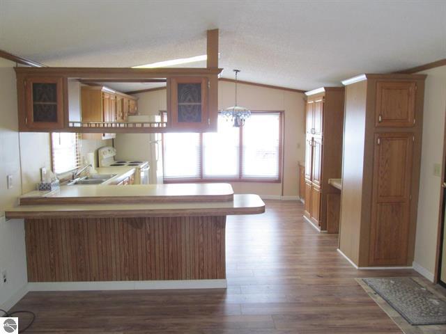 1120 Riverside Street Cadillac, MI 49601 - Photo 5 of 23 6
