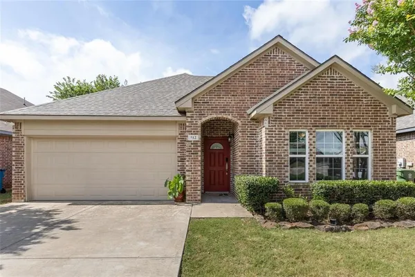 $2,350 | 512 Highpark Court, Lake Dallas, TX 75065
