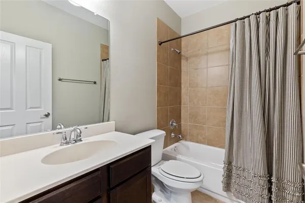 $2,350 | 512 Highpark Court, Lake Dallas, TX 75065