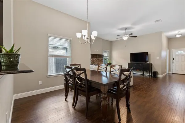 $2,350 | 512 Highpark Court, Lake Dallas, TX 75065