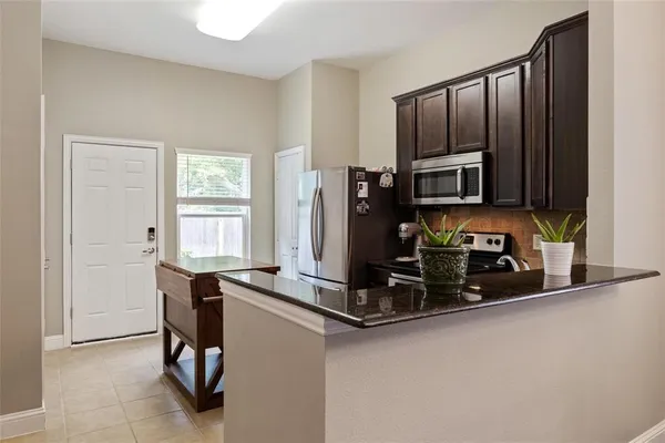 $2,350 | 512 Highpark Court, Lake Dallas, TX 75065