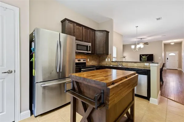 $2,350 | 512 Highpark Court, Lake Dallas, TX 75065