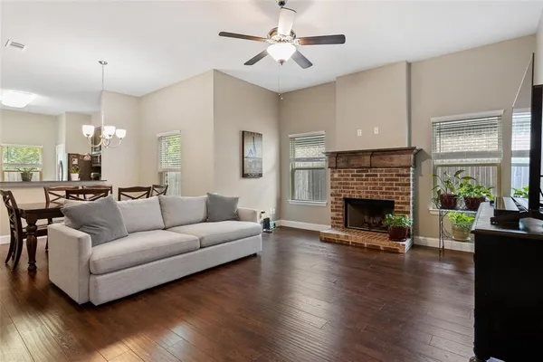 $2,350 | 512 Highpark Court, Lake Dallas, TX 75065