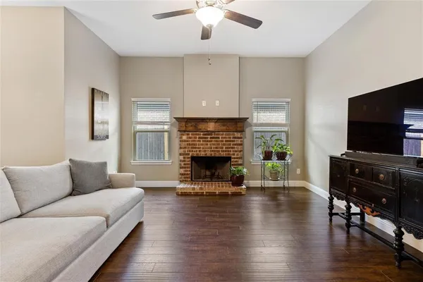 $2,350 | 512 Highpark Court, Lake Dallas, TX 75065