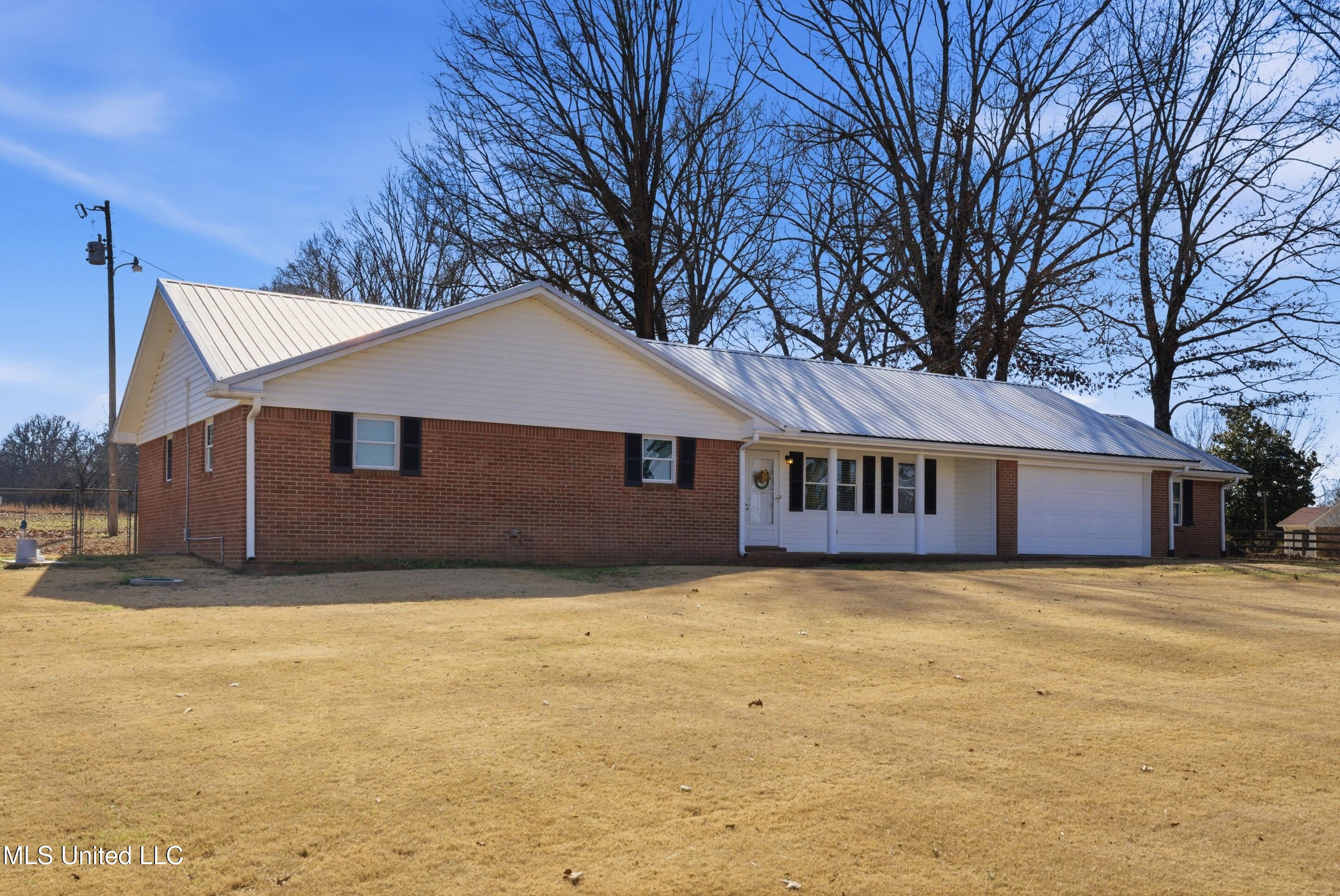 3000 Looxahoma-Tyro Road Senatobia, MS 38668 - Photo 3 of 33 3_3000-looxahoma-4