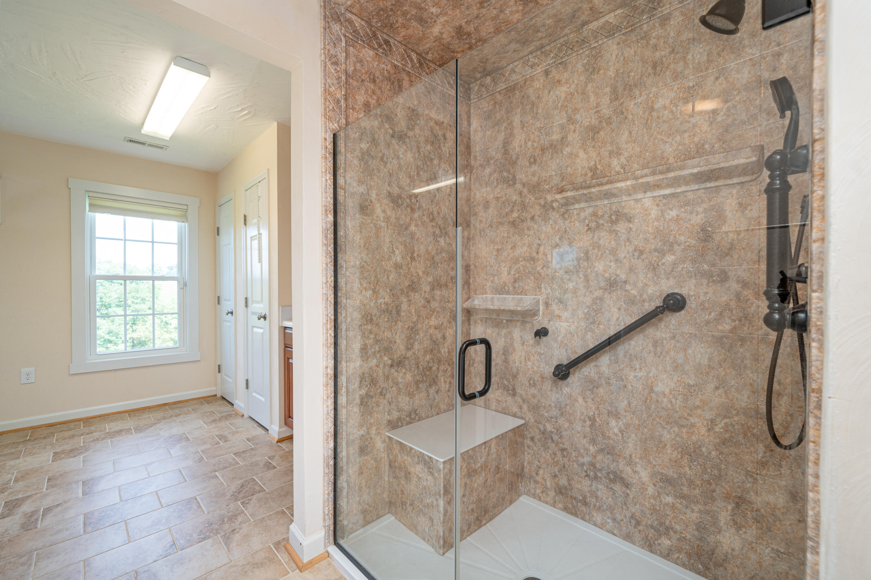 520 Blue Ridge Turnpike Fincastle, VA 24090 - Photo 15 of 22 Primary Suite
