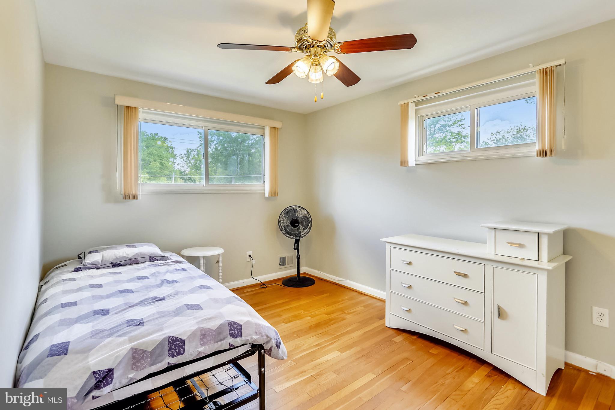 900 South Belgrade Road Silver Spring, MD 20902 - Photo 14 of 27 Upper Level bedroom 2