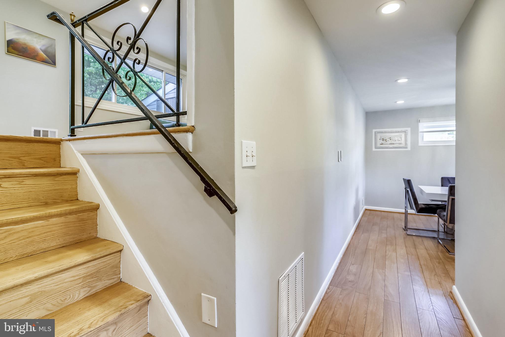 900 South Belgrade Road Silver Spring, MD 20902 - Photo 4 of 27 Front Entryway