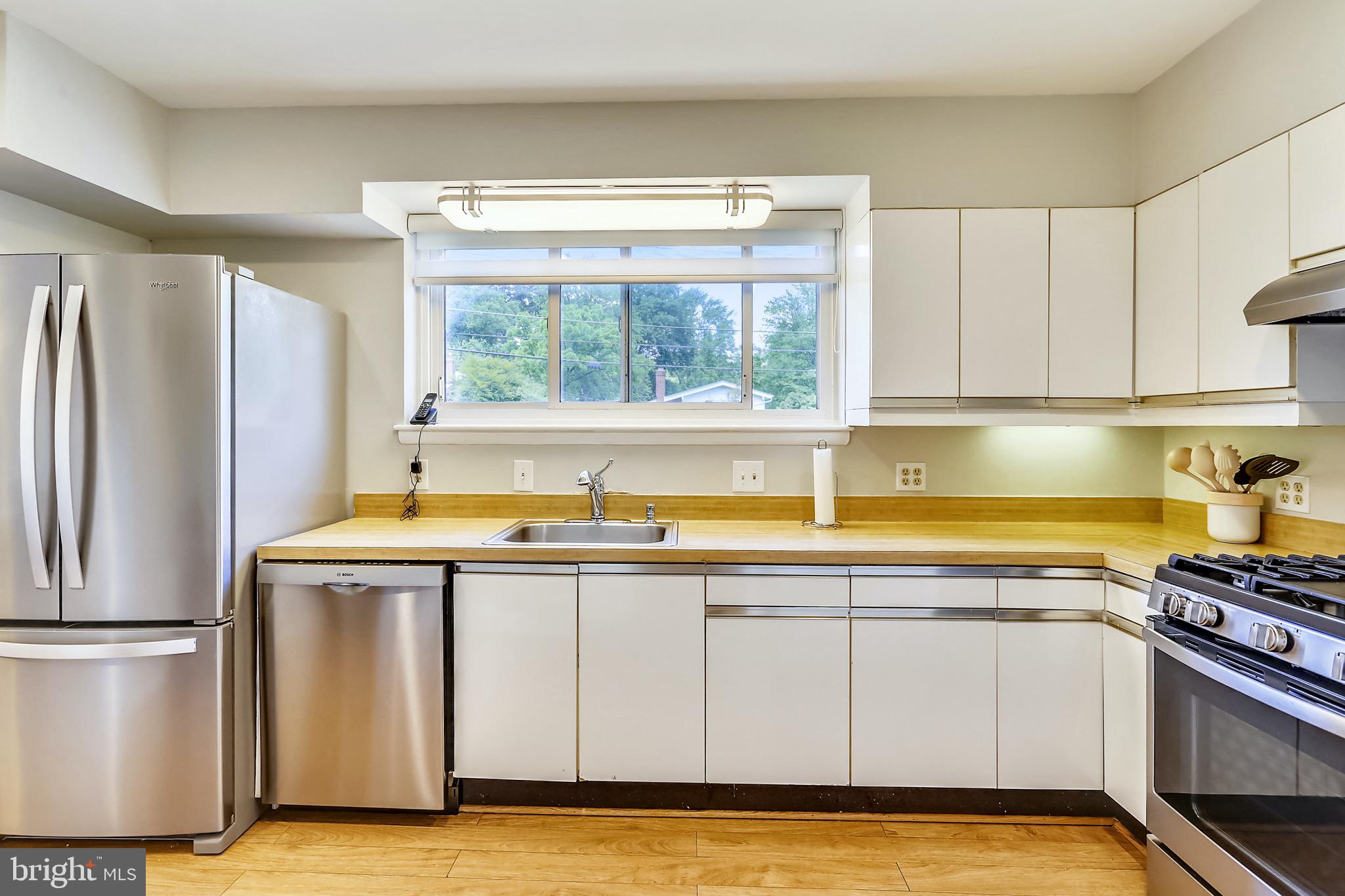 900 South Belgrade Road Silver Spring, MD 20902 - Photo 5 of 27 Kitchen
