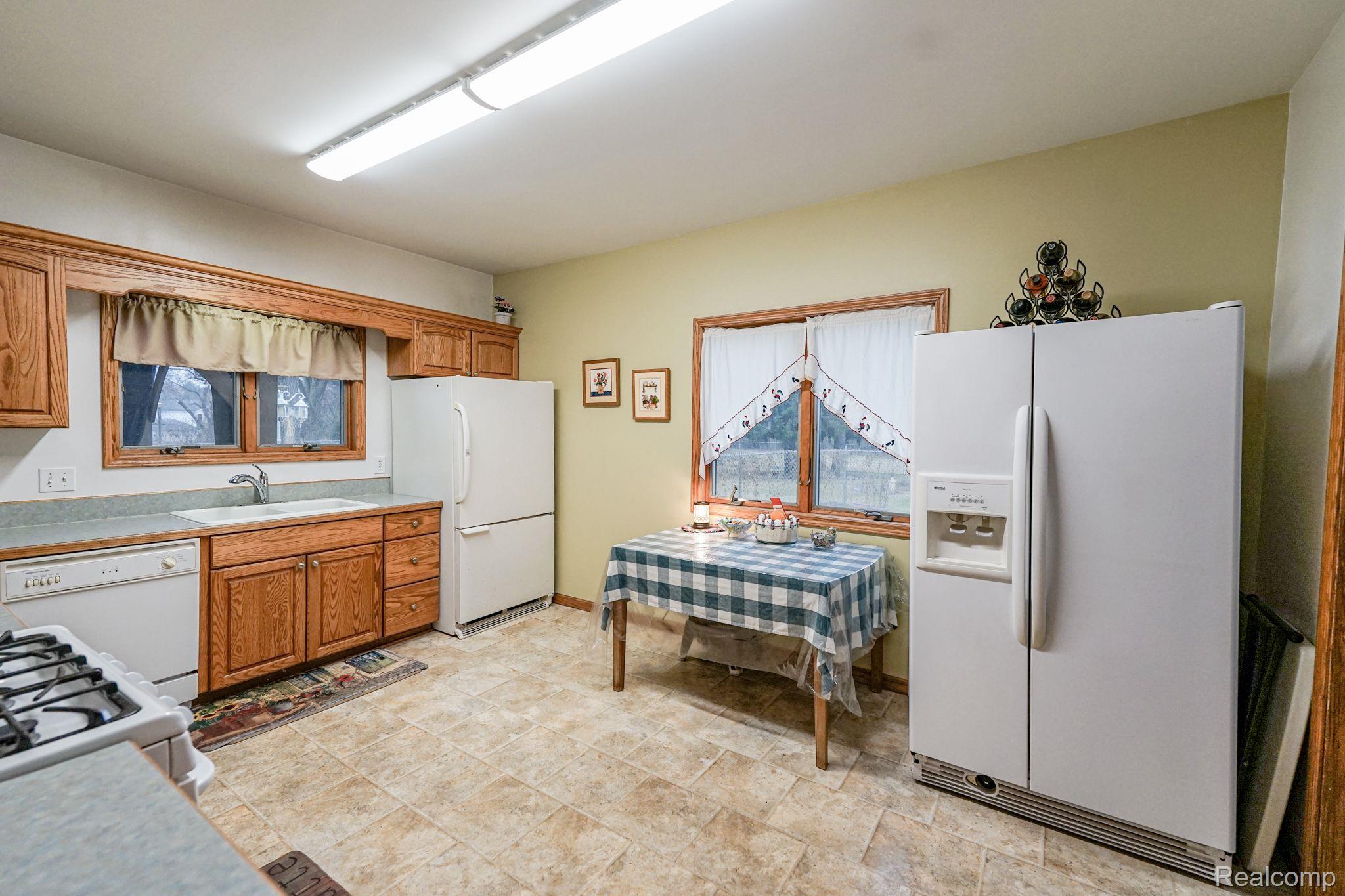 14017 Fenton Road Fenton, MI 48430 - Photo 11 of 39