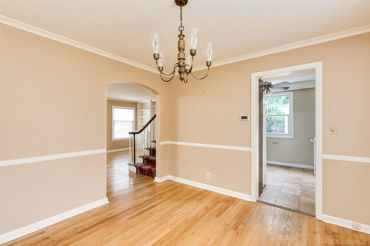 993 Hawthorne Road Grosse Pointe, MI 48236 - Photo 13 of 29 31323353-12.JPG