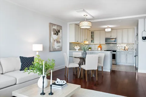 $299,000 | 5855 North Sheridan Road, Unit 25G, Chicago, IL 60660