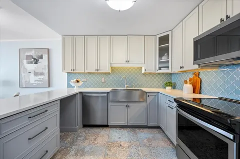 $299,000 | 5855 North Sheridan Road, Unit 25G, Chicago, IL 60660