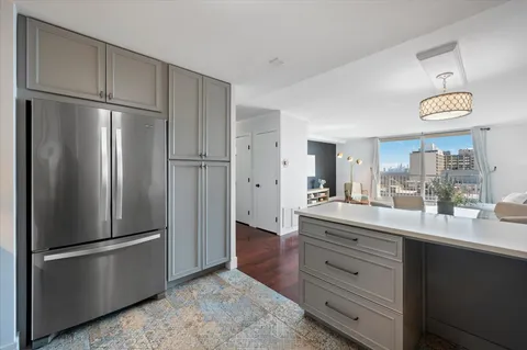 $299,000 | 5855 North Sheridan Road, Unit 25G, Chicago, IL 60660