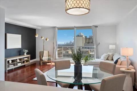 $299,000 | 5855 North Sheridan Road, Unit 25G, Chicago, IL 60660