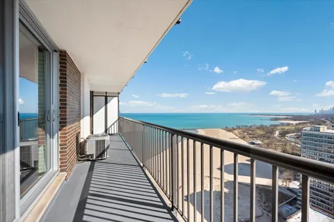 $299,000 | 5855 North Sheridan Road, Unit 25G, Chicago, IL 60660