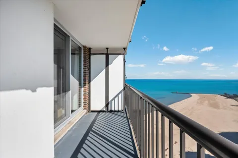 $299,000 | 5855 North Sheridan Road, Unit 25G, Chicago, IL 60660