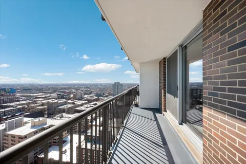 $299,000 | 5855 North Sheridan Road, Unit 25G, Chicago, IL 60660