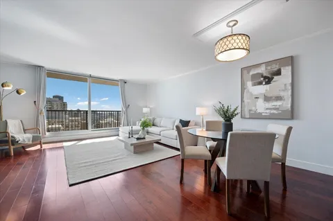 $299,000 | 5855 North Sheridan Road, Unit 25G, Chicago, IL 60660