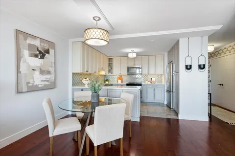 $299,000 | 5855 North Sheridan Road, Unit 25G, Chicago, IL 60660