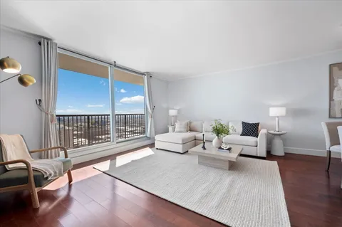 $299,000 | 5855 North Sheridan Road, Unit 25G, Chicago, IL 60660