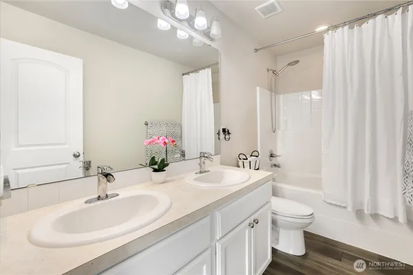 $999,990 | 25714 207th Avenue Southeast, Covington, WA 98042